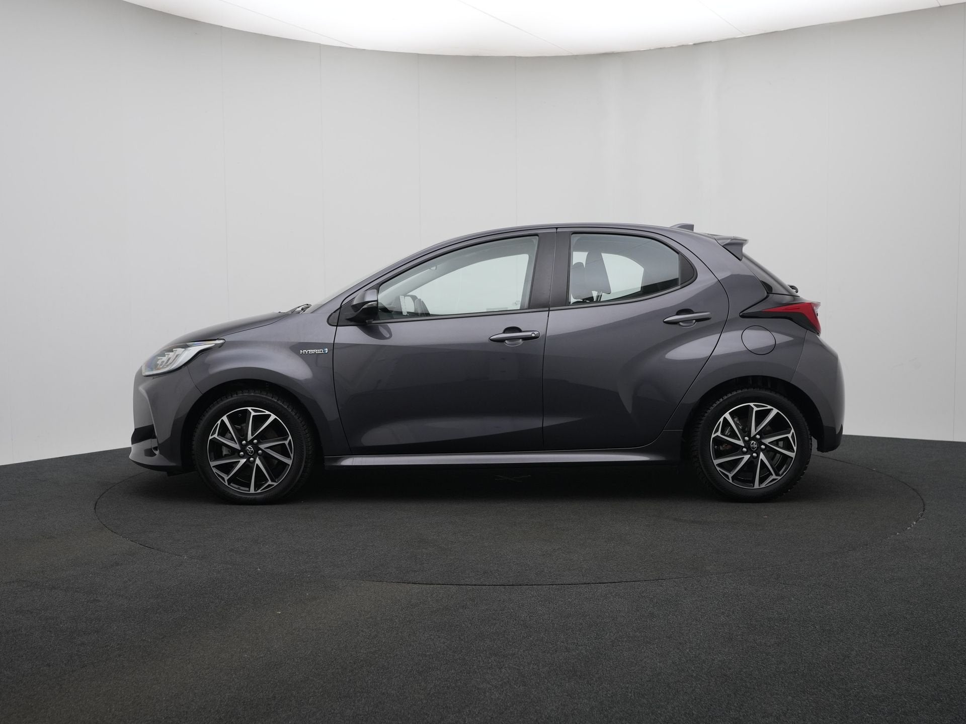 Toyota Yaris 1.5 Hybrid Dynamic | NL Auto | Dealer Onderhoud, 12 maanden, Gebruikt, 49 €/maand, Bedrijf