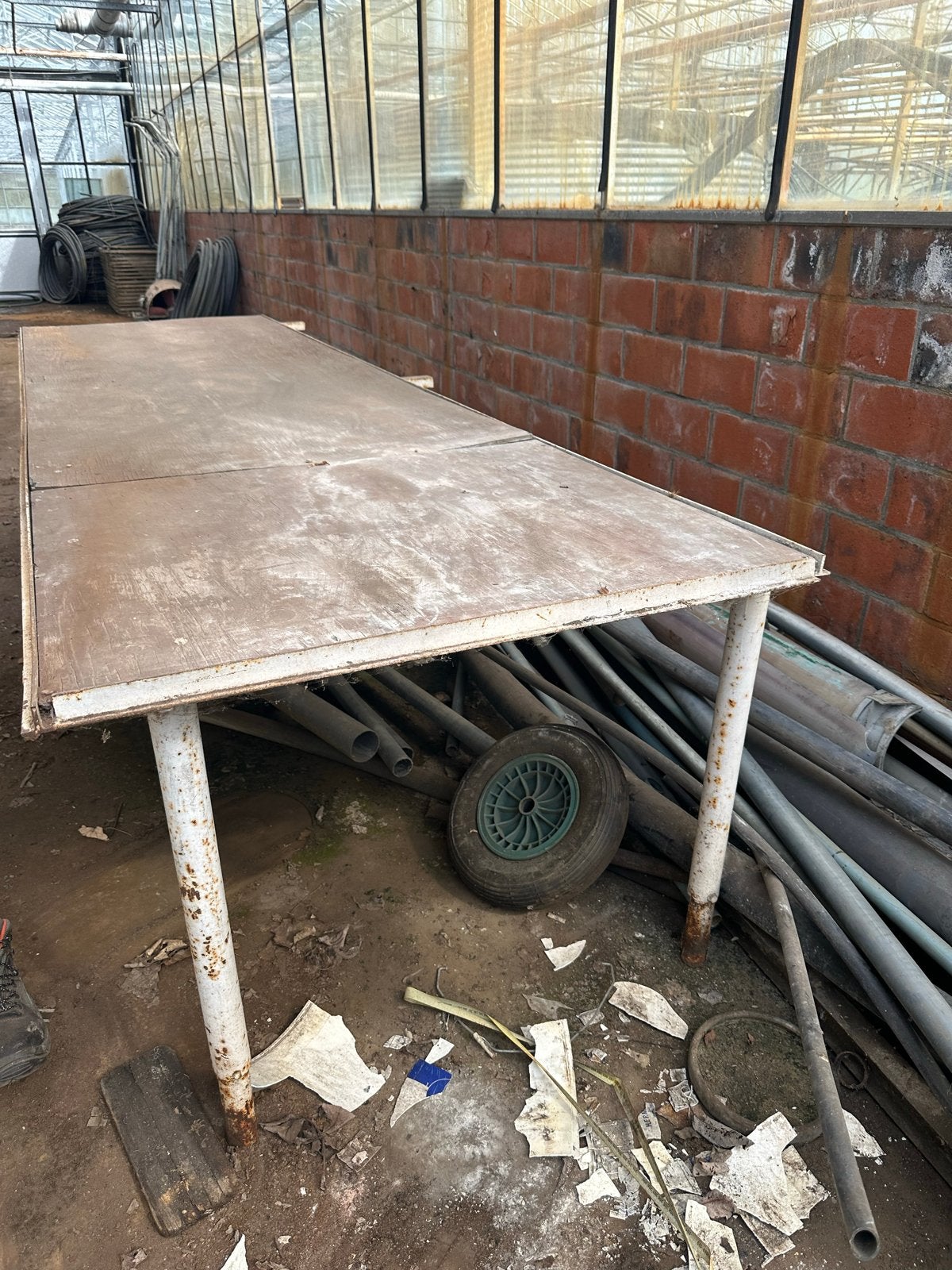 Grote werktafel met ijzeren frame en houten blad 320x99cm, Ophalen, Gebruikt, Rechthoekig, Hout