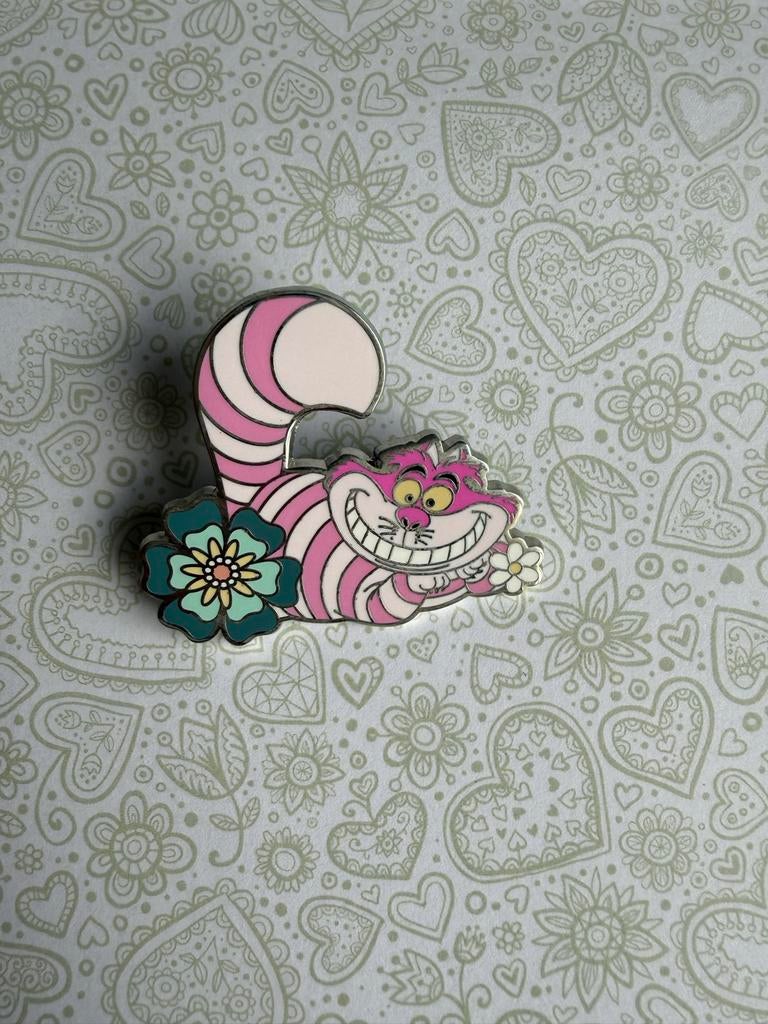 Disney Cheshire Cat Pin Alice in Wonderland, Ophalen of Verzenden, Zo goed als nieuw, Minder dan 4 cm, Overige materialen