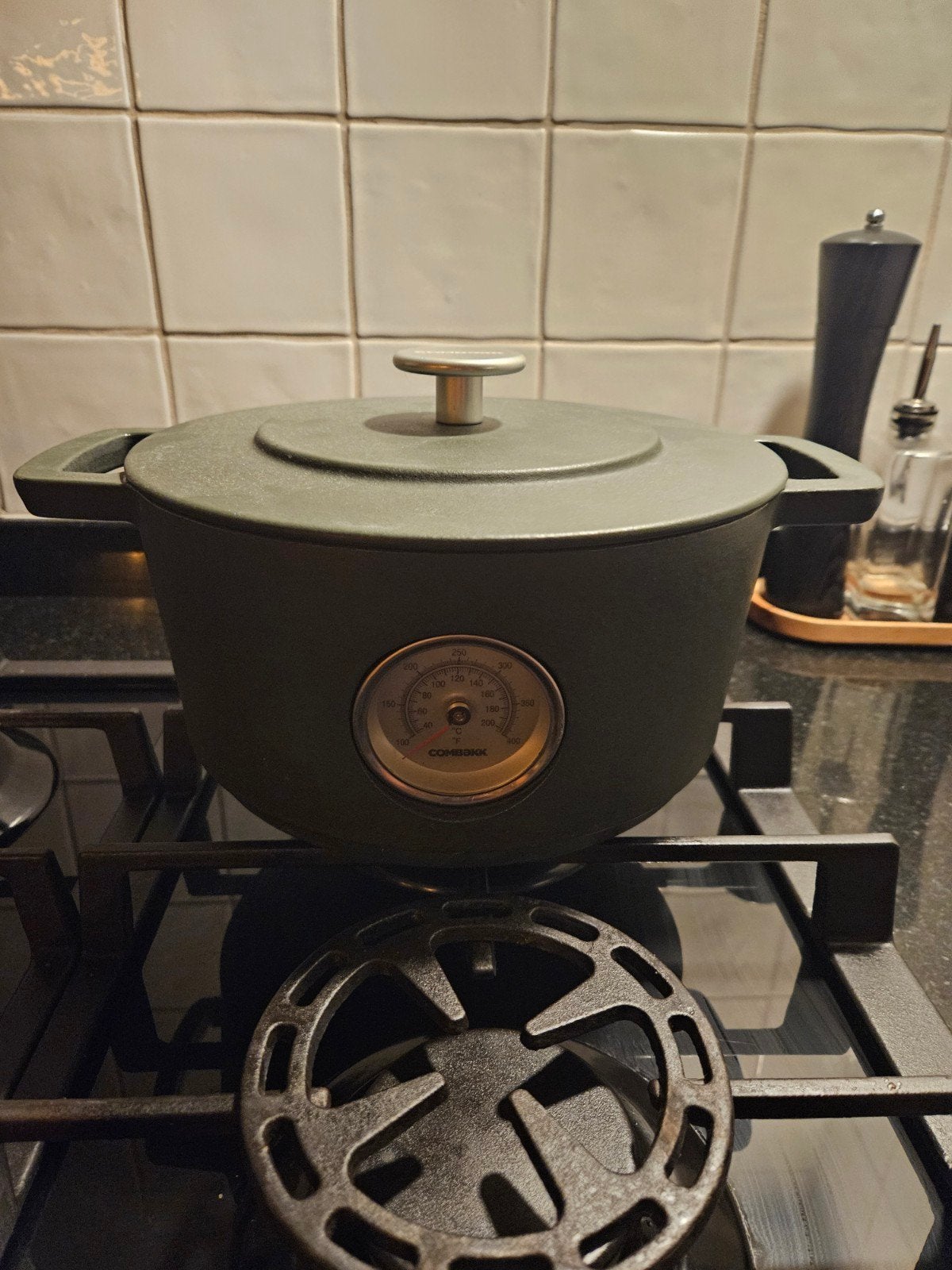 COMbekk Braadpan Gietijzer 24cm met Thermometer, Ophalen