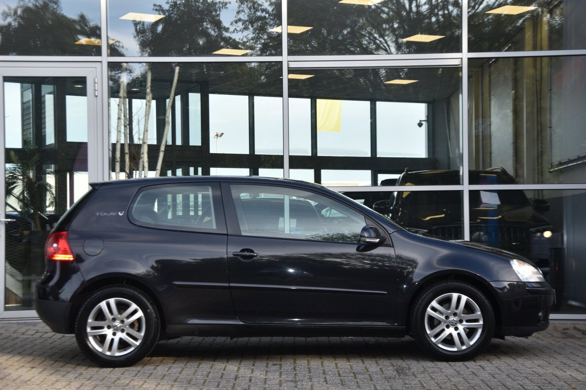 Volkswagen GOLF 1.4 Trendline | CarPlay | Airco | Cruise | P, Voorwielaandrijving, Stof, Gebruikt, Zwart