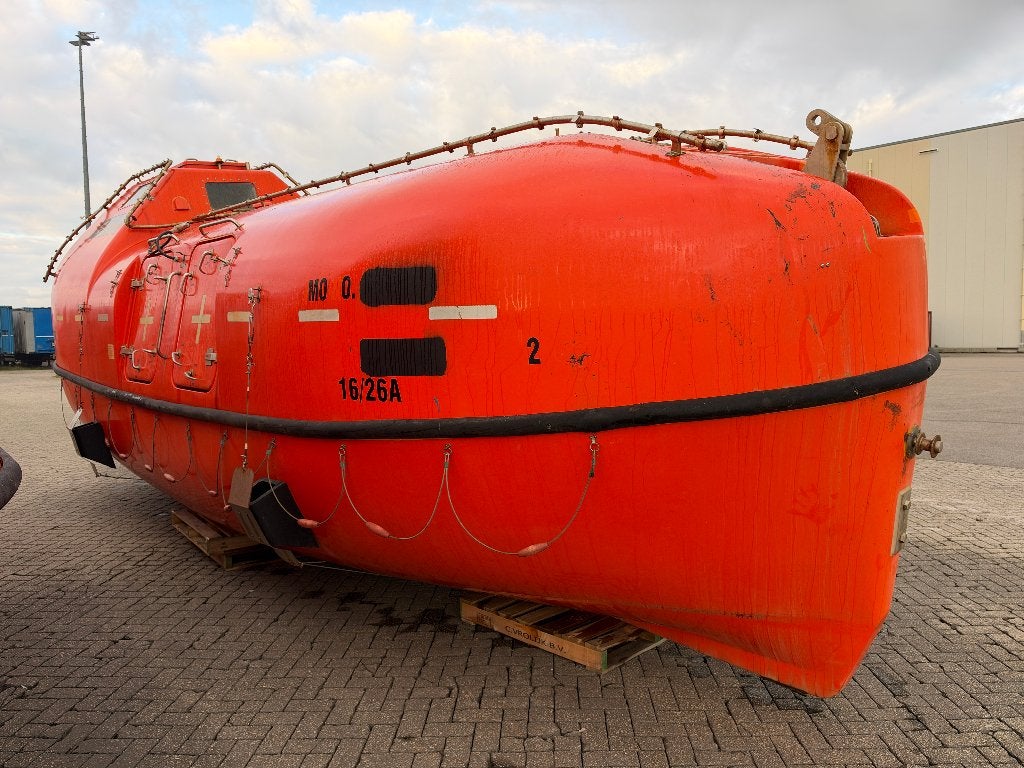 Foto 6 van 8 stuks reddingssloepen 7,x2,8 en 8,5x3 mtr incl dieselmotor