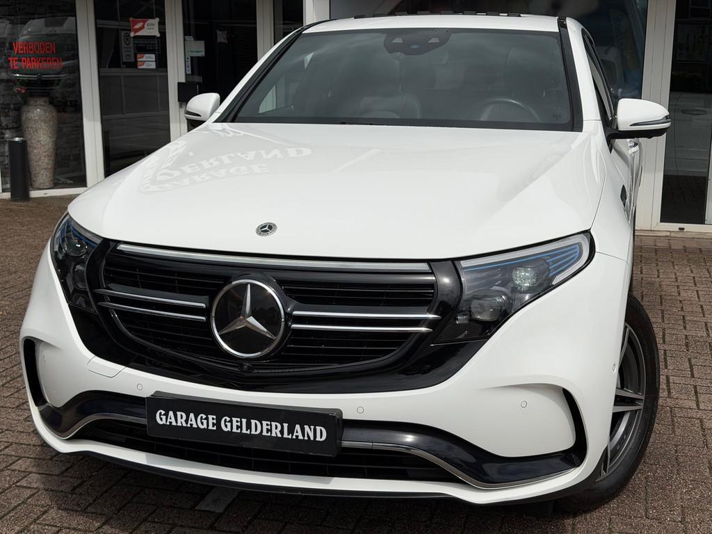 Mercedes-Benz EQC 400 4MATIC AMG 80 kWh | Pano | Camera360 |, Auto's, Mercedes-Benz, Automaat, Gebruikt, Zwart, 2395 kg