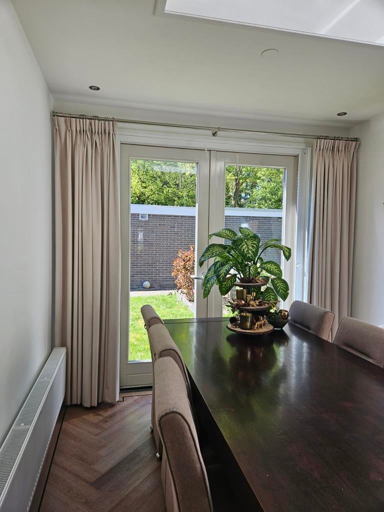 Beige verduisterende gordijnen met roede en ringen, Ophalen, Beige, 200 cm of meer, 200 cm of meer