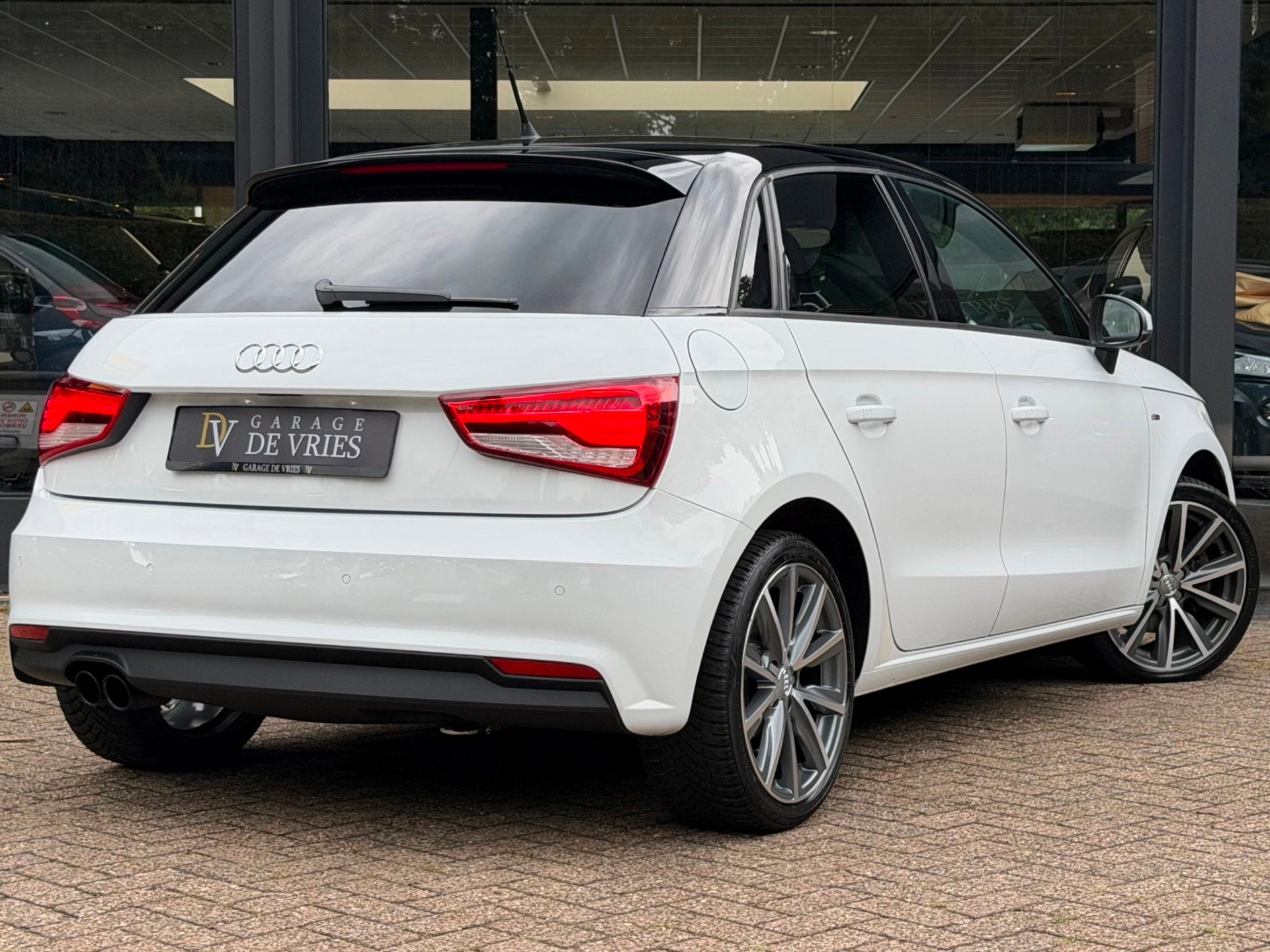 Audi A1 1.4 TFSI S-Line Automaat Kuipstoelen Full Option Gar, Auto's, Audi, Zwart, 4 cilinders, 150 pk, 4 stoelen