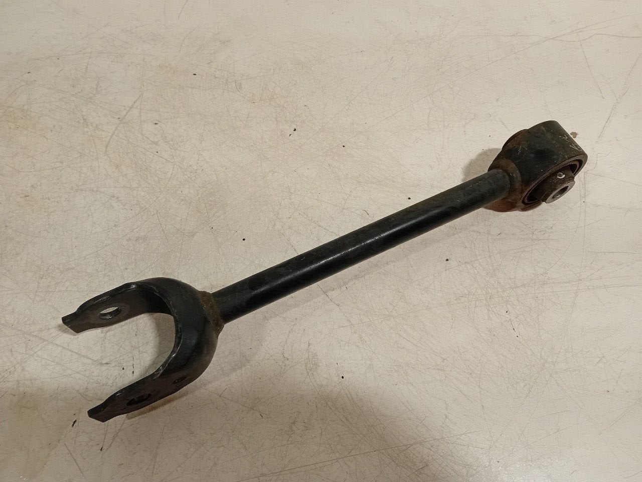 Draagarm links achter onder Lexus ES, Onderdelen@venauto.nl, Van der Ven Autorecycling B.V., Gebruikt, Ettenseweg 76, 4706 PB Roosendaal, The Netherlands