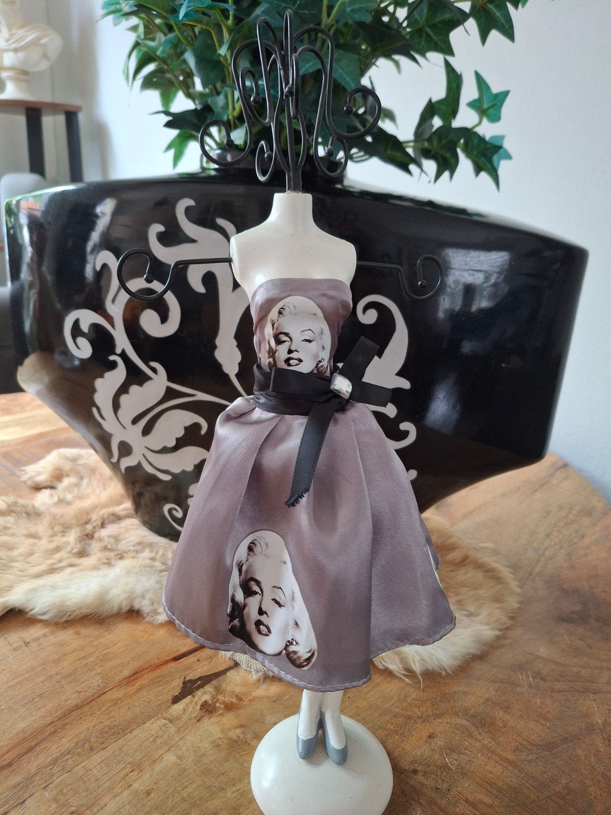 Sieraden hanger - Diverse ontwerpen, Overige materialen, Gebruikt, Overige voorstellingen, Zwart