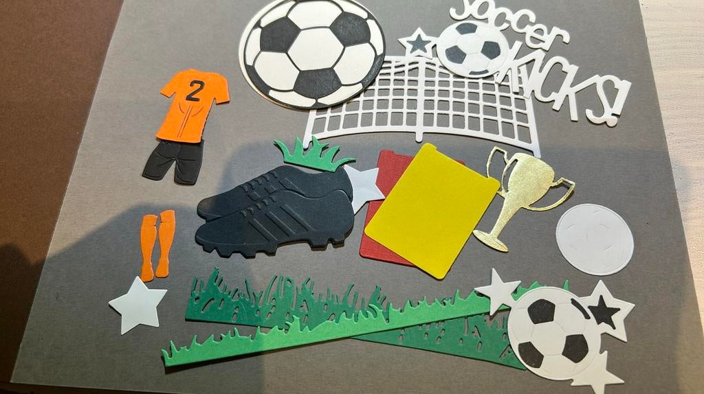 Stansjes pakket voetbal, Hobby en Vrije tijd, Kaarten | Zelf maken, Ophalen of Verzenden, Nieuw, Overige thema's, Overige typen