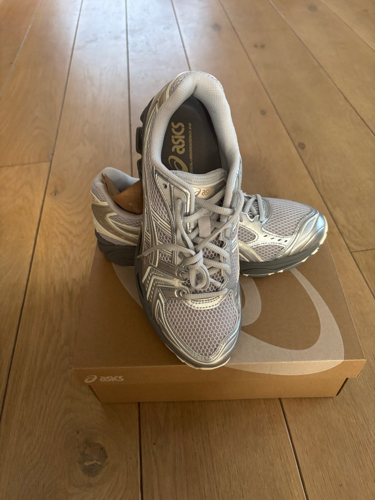 Asics Gel-Kayano 14 Concrete/Pure Silver mt 43,5 Nieuw, Kleding | Heren, Schoenen, Ophalen of Verzenden, Nieuw, Overige kleuren