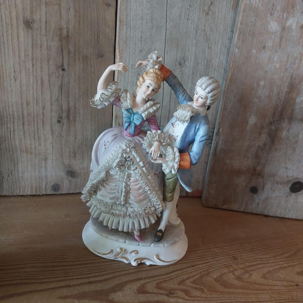 Mooi romantisch brocante beeld van kantporselein, Ophalen of Verzenden