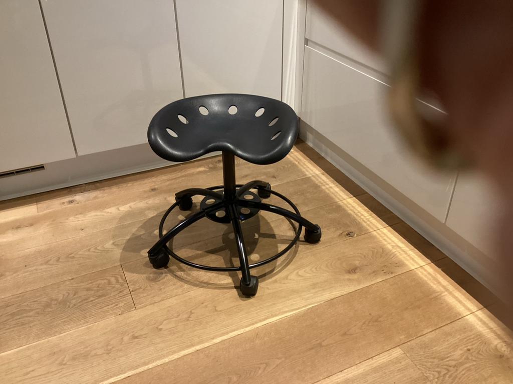 Rijdt Baren Kruk - 46 cm hoog - Zeer goede staat, Huis en Inrichting, Barkrukken, Zo goed als nieuw, 30 tot 60 cm, Metaal, 1 kruk