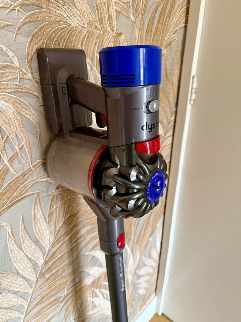 Dyson V8 Draadloze Stofzuiger met accessoires, Witgoed en Apparatuur, Gebruikt, Stofzuiger, Ophalen of Verzenden, Minder dan 1200 watt