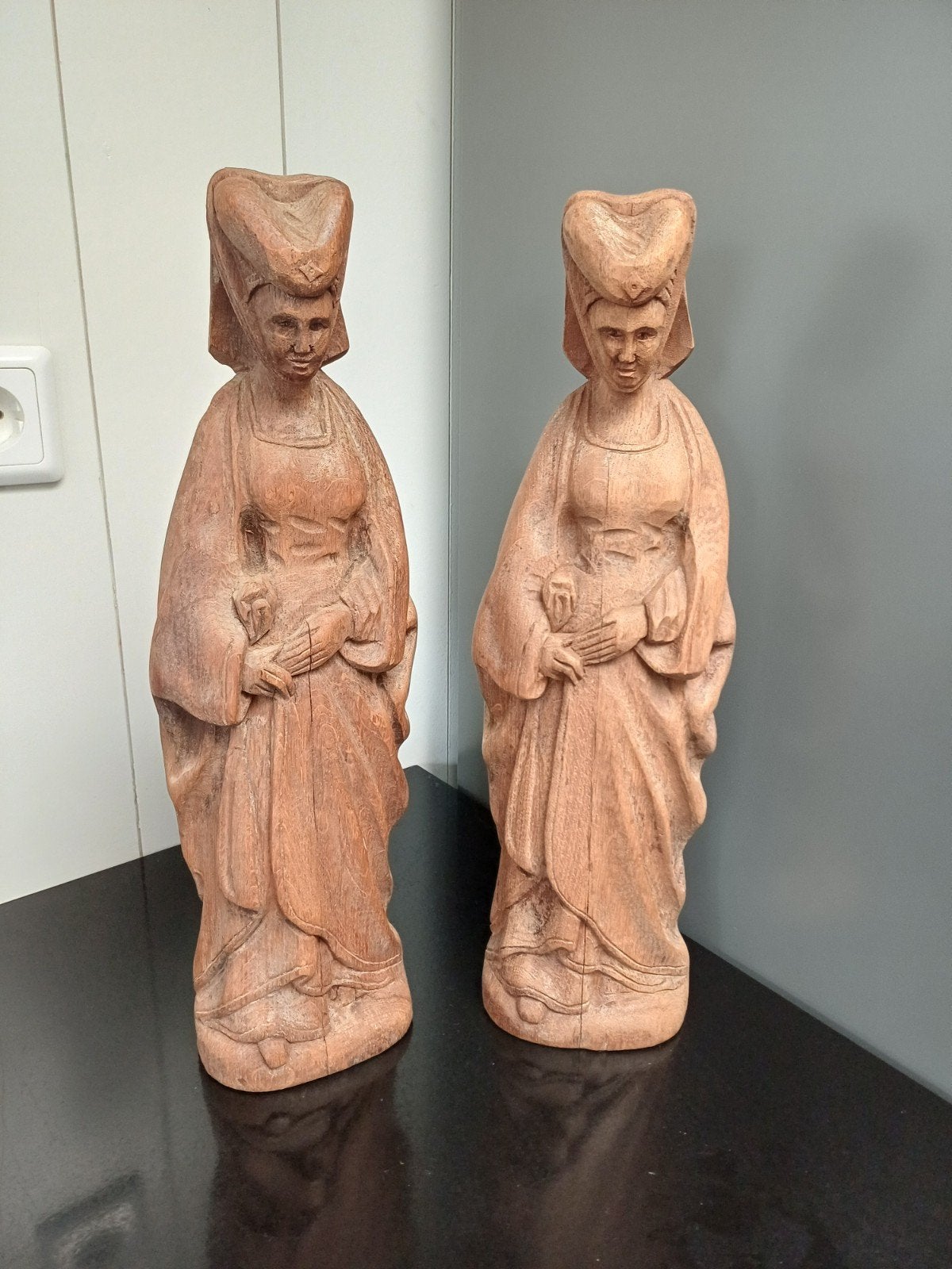 2 antieke beelden Maria van Bourgondië, Overige onderwerpen, Ophalen of Verzenden, Handgemaakt, 20 - 50 cm