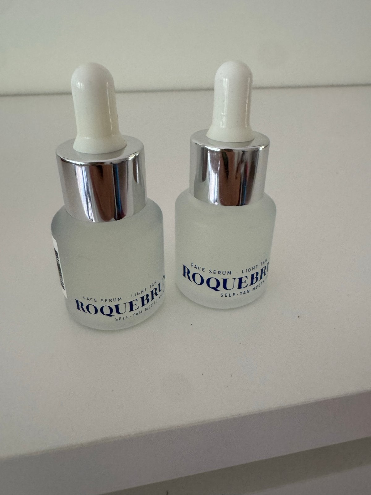 2x 15ml Roquebrun Face Serum Light Tan - Zelfbruiner, Ophalen of Verzenden, Nieuw, Gehele gezicht, Verzorging