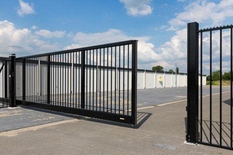 TE HUUR: GARAGE / OPSLAGBOXEN, BREDA