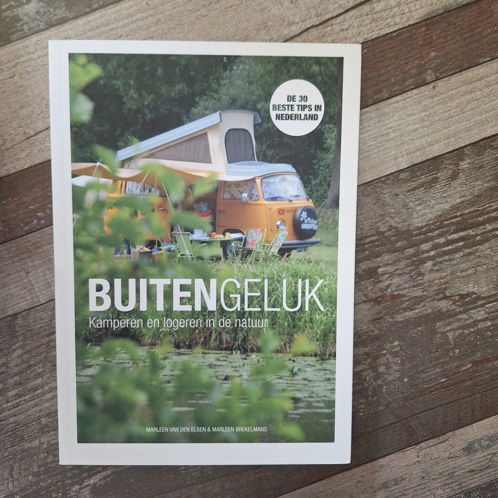 Buitengeluk: Kamperen en logeren in de natuur, Overige merken, Ophalen of Verzenden, Zo goed als nieuw, Reisgids of -boek