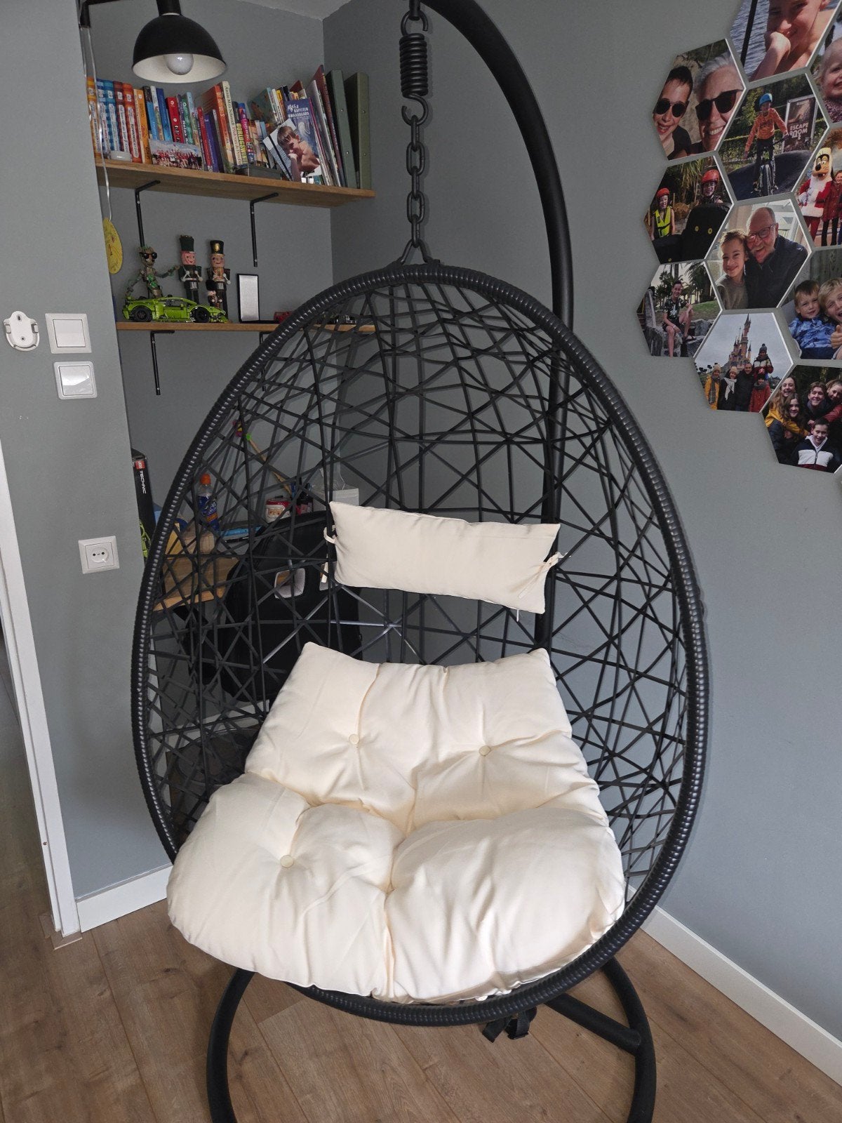 Zwarte hangstoel of eistoel met crème kussens, Ophalen, Gebruikt, Modern, Lounge, Zwart