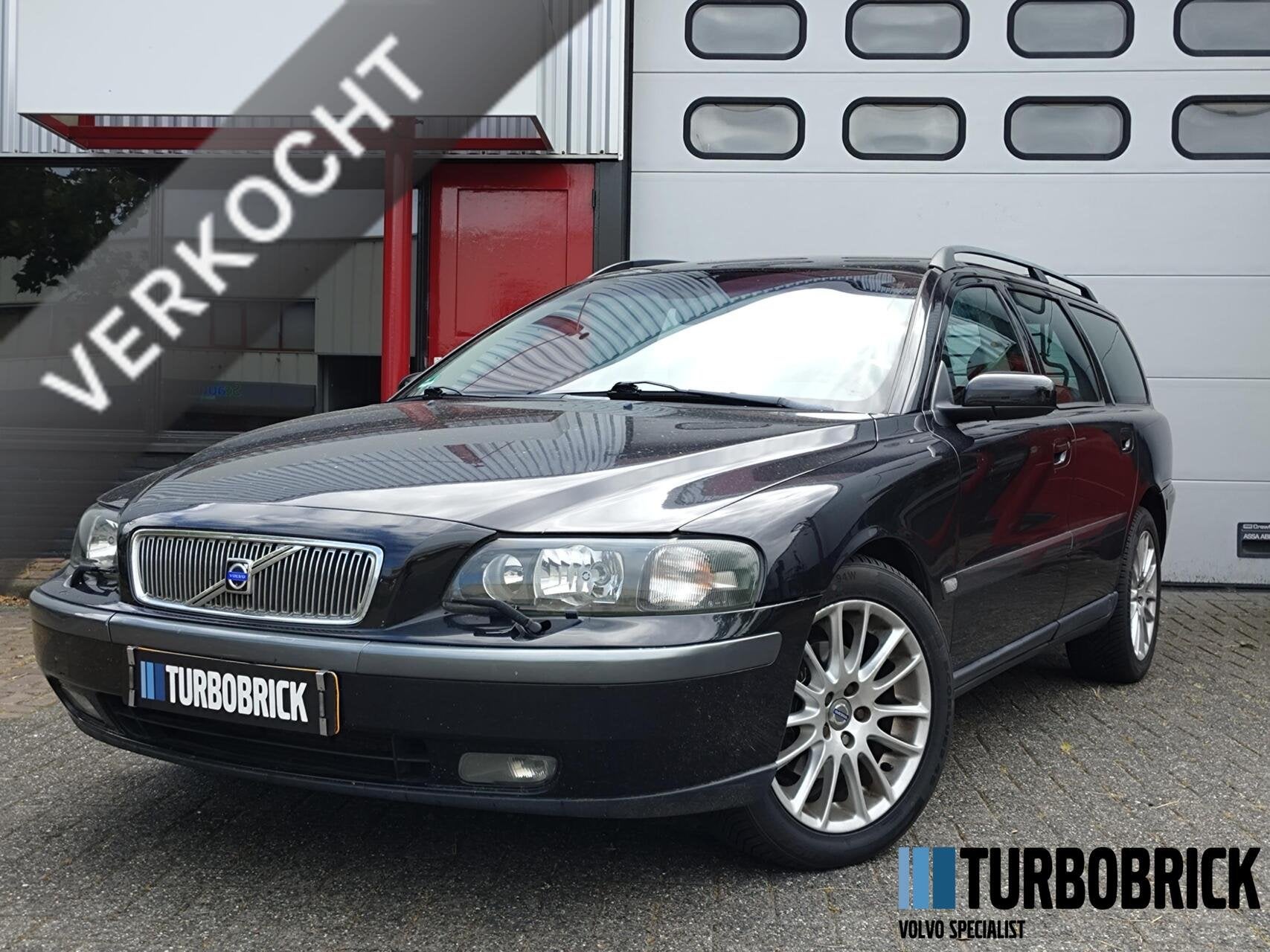 Volvo V70 2.4 Black Sapphire |Cruise|Clima|Trekhaak|17"|nw A, Auto's, Volvo, 1556 kg, Zwart, Stoelverwarming, Zwart
