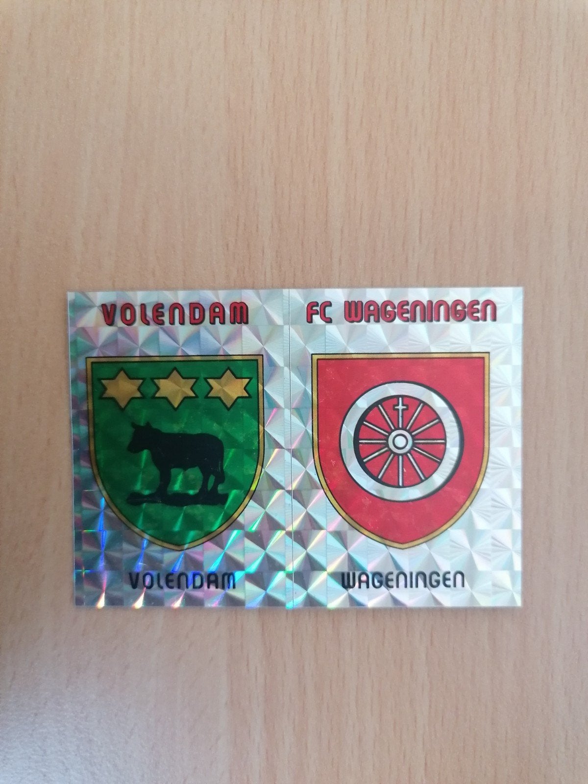 Panini Voetbal 86 #351 Volendam en FC Wageningen embleem., Ophalen of Verzenden, Zo goed als nieuw, Overige binnenlandse clubs