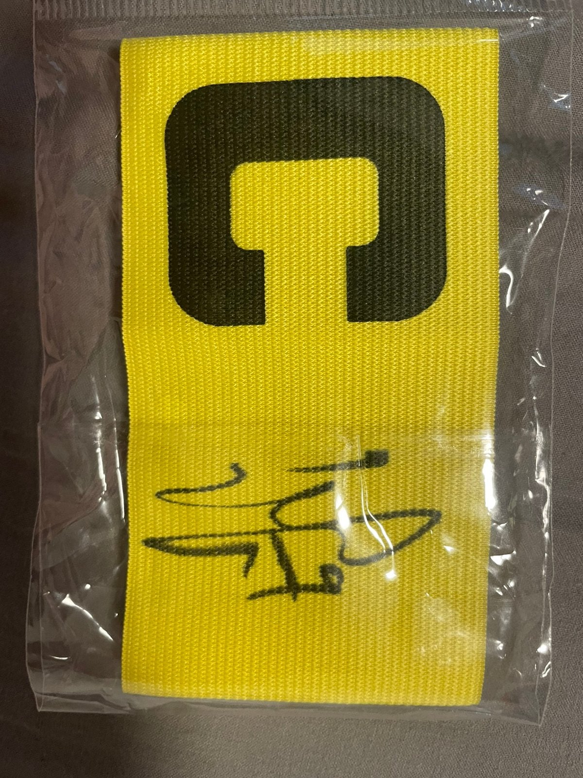 Gesigneerde aanvoerdersband Gerard Moreno, Ophalen of Verzenden, Zo goed als nieuw, Buitenlandse clubs, Shirt