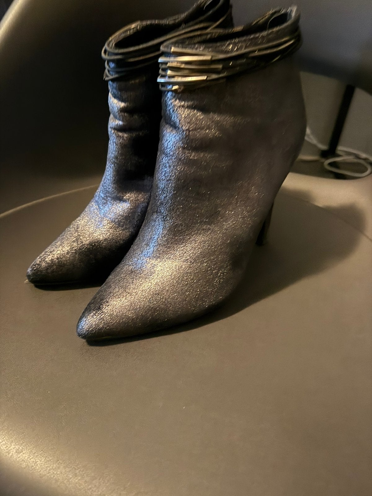 Divine Factory enkellaarsjes veloursleer als nieuw maat 40, Kleding | Dames, Schoenen, Ophalen of Verzenden, Zo goed als nieuw