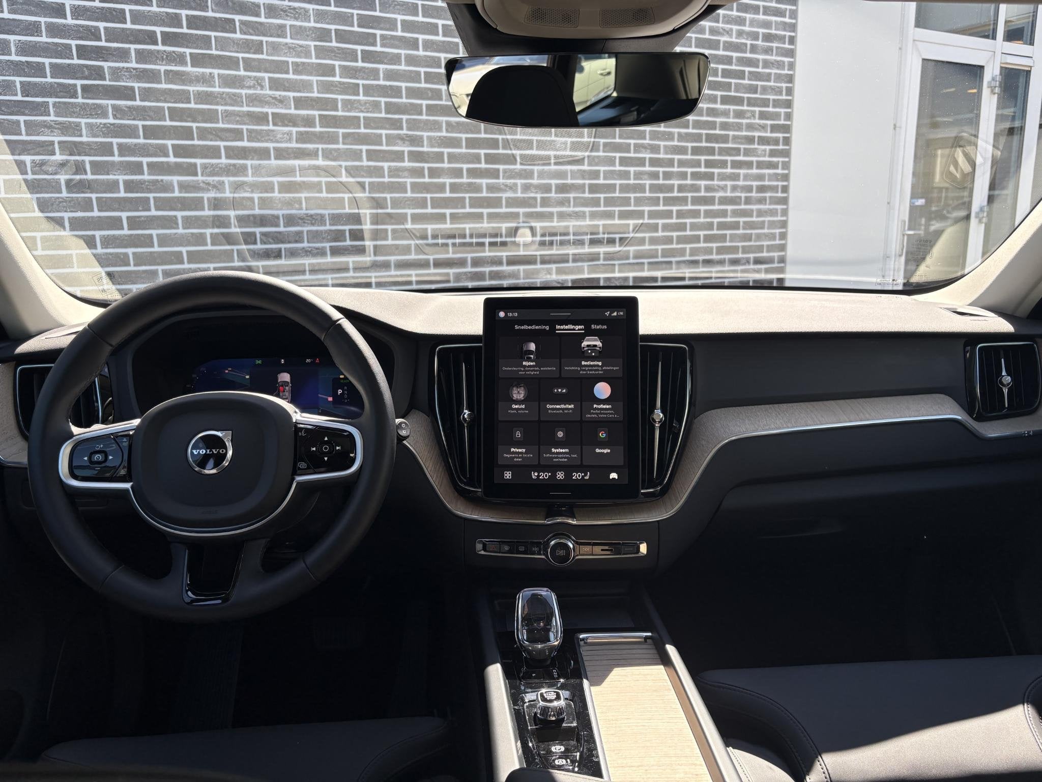 Volvo XC60 2.0 T6 Plug-in Hybrid AWD Plus Dark | PHEV | Face, Auto's, Gebruikt, Euro 6, 4 cilinders, 180 min
