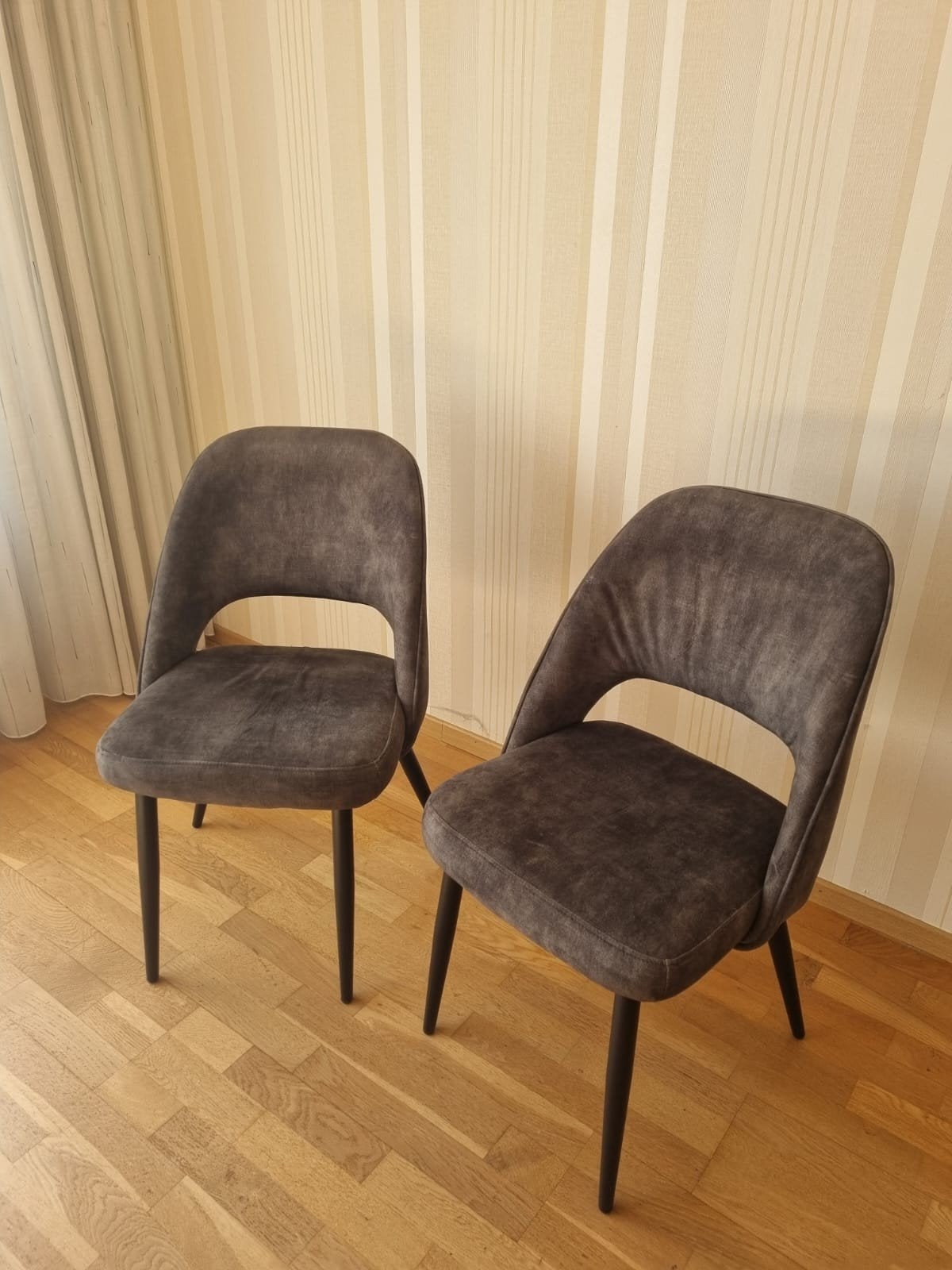 Set van 2 moderne eetkamerstoelen, Huis en Inrichting, Stoelen, Overige kleuren, Zo goed als nieuw, Modern, Eigentijds, Ophalen