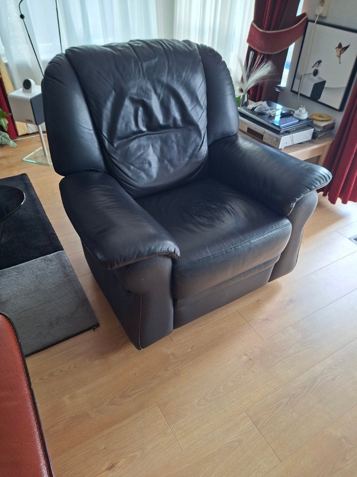 Comfortabele zwarte leren relaxfauteuil, Huis en Inrichting, Fauteuils, Ophalen, Gebruikt, 75 tot 100 cm, Modern