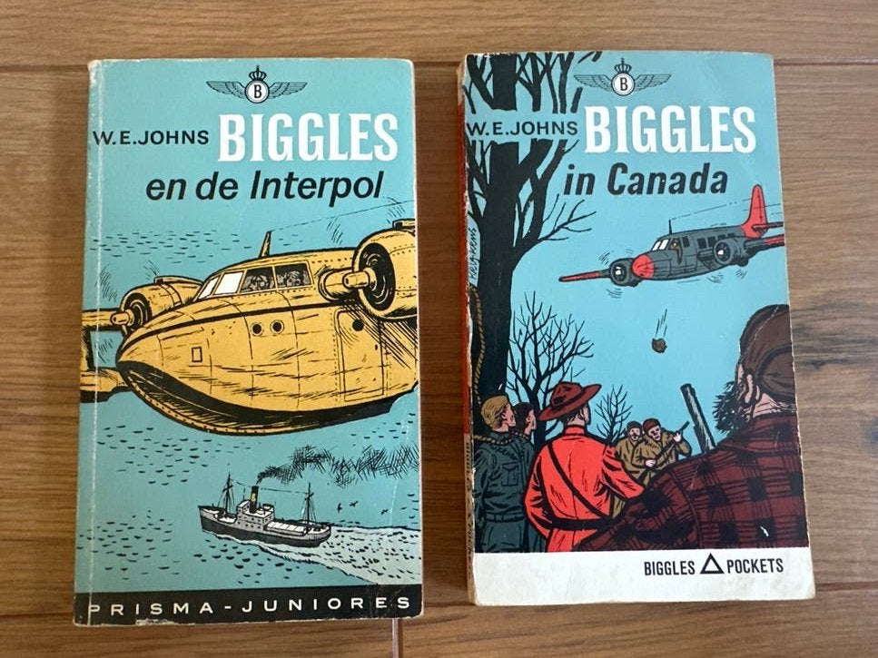 Biggles boeken: Biggles en de Interpol & Biggles in Canada, Boeken, Ophalen of Verzenden, Gelezen, Fictie