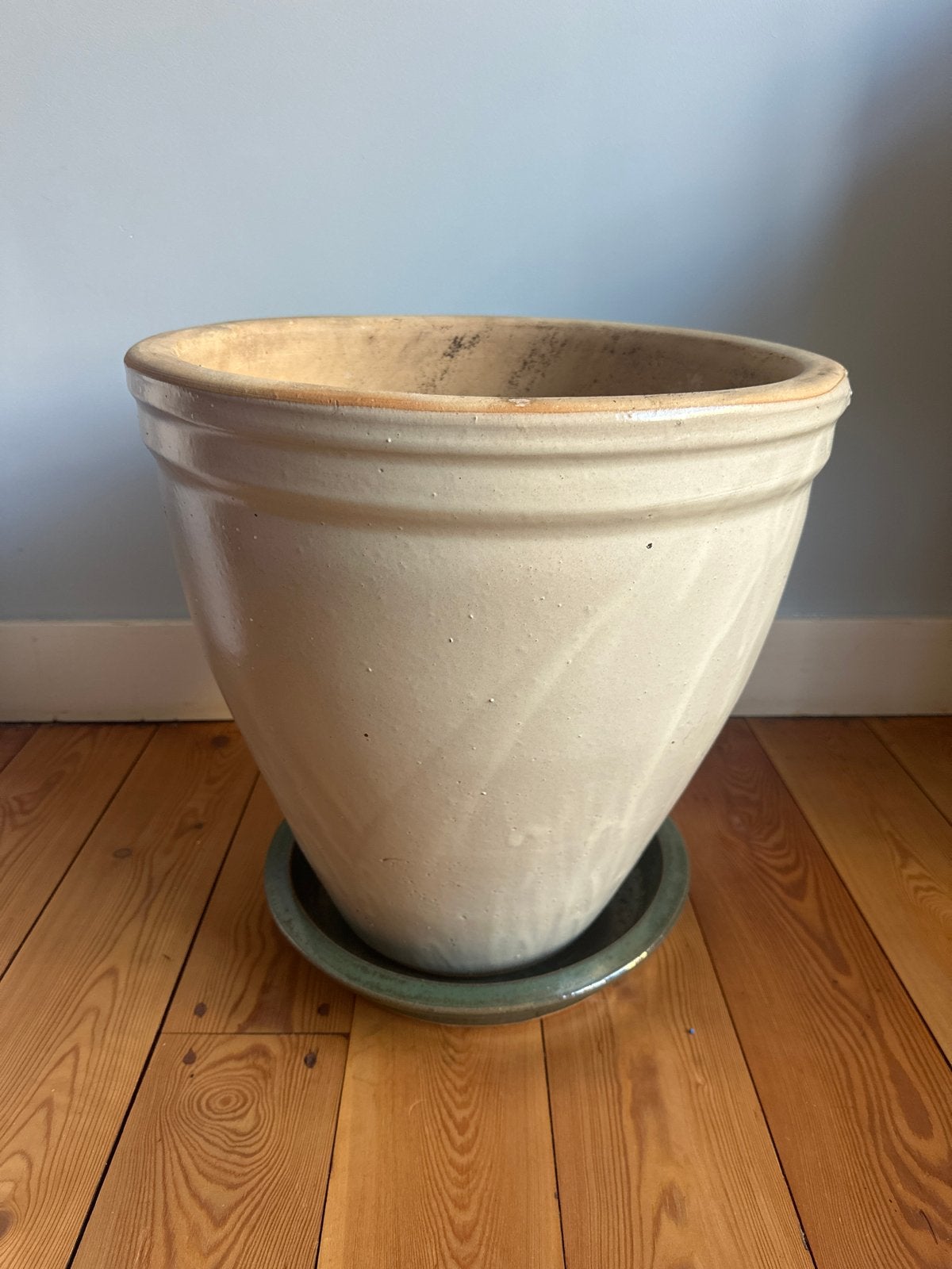 Grote geglazuurde bloempot beige met groene onderkant, Tuin en Terras, Ophalen, Gebruikt, 40 cm of meer, Rond