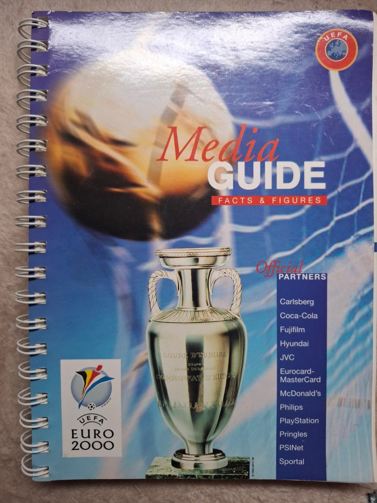 UEFA Euro 2000 Media Gids - Feiten & Cijfers, Ophalen of Verzenden, Zo goed als nieuw