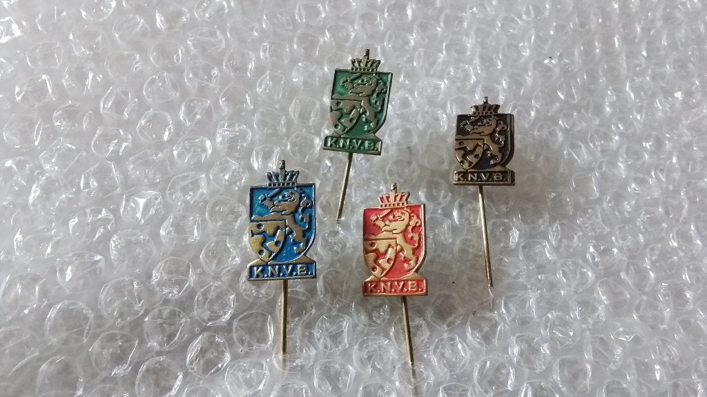 4 verschillende speldjes K.N.V.B, Verzamelen, Ophalen of Verzenden, Zo goed als nieuw, Overige onderwerpen