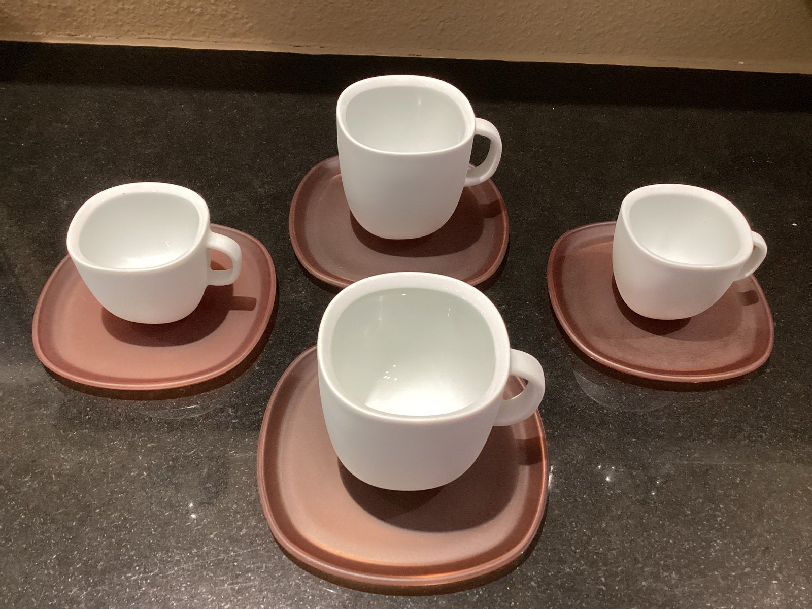 Nespresso kopjes en schoteltjes - 4 stuks, Overige merken, Keramiek, Ophalen of Verzenden, Zo goed als nieuw