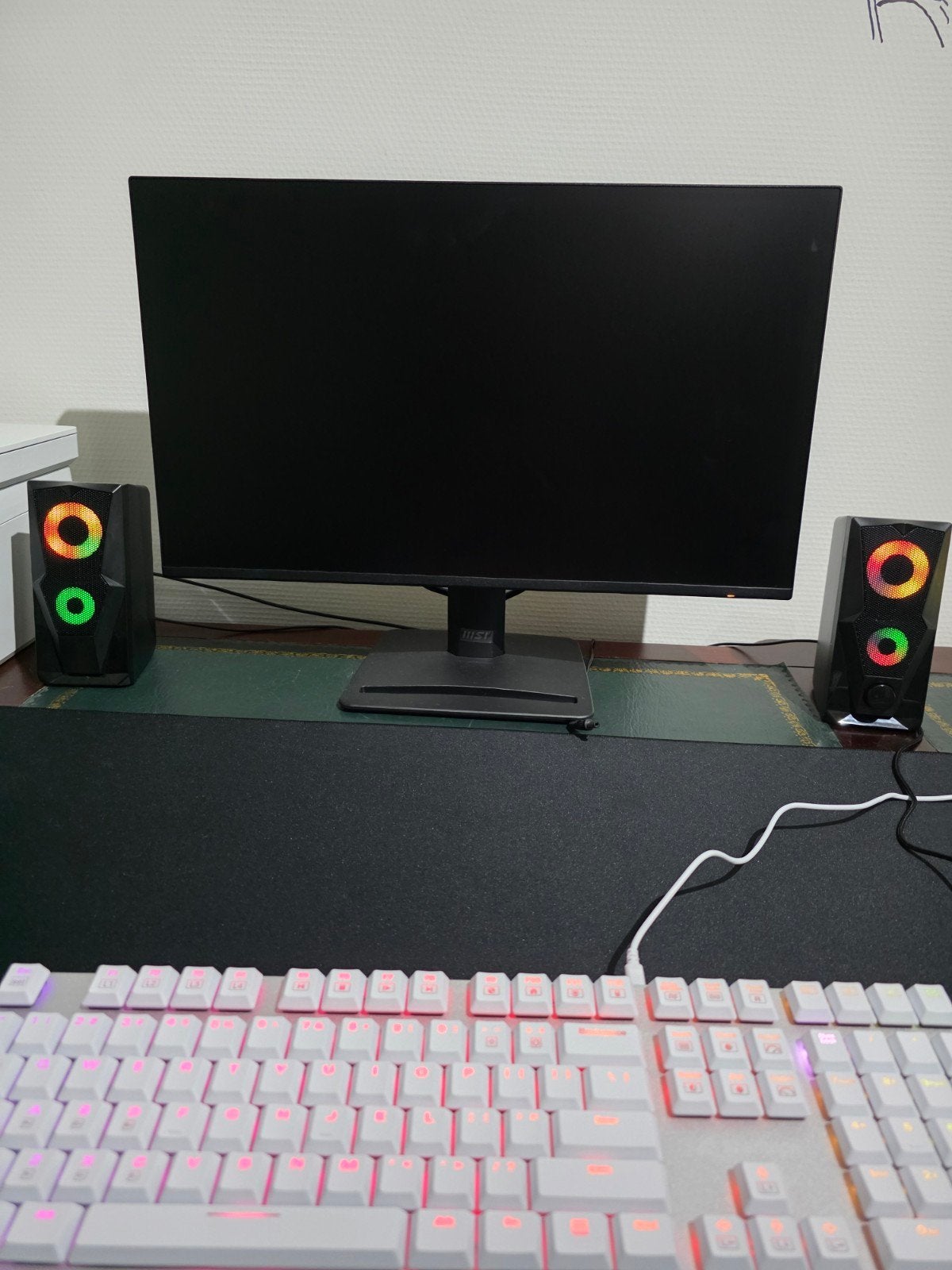 twee game speakers met led verlichting, Ophalen of Verzenden, Zo goed als nieuw