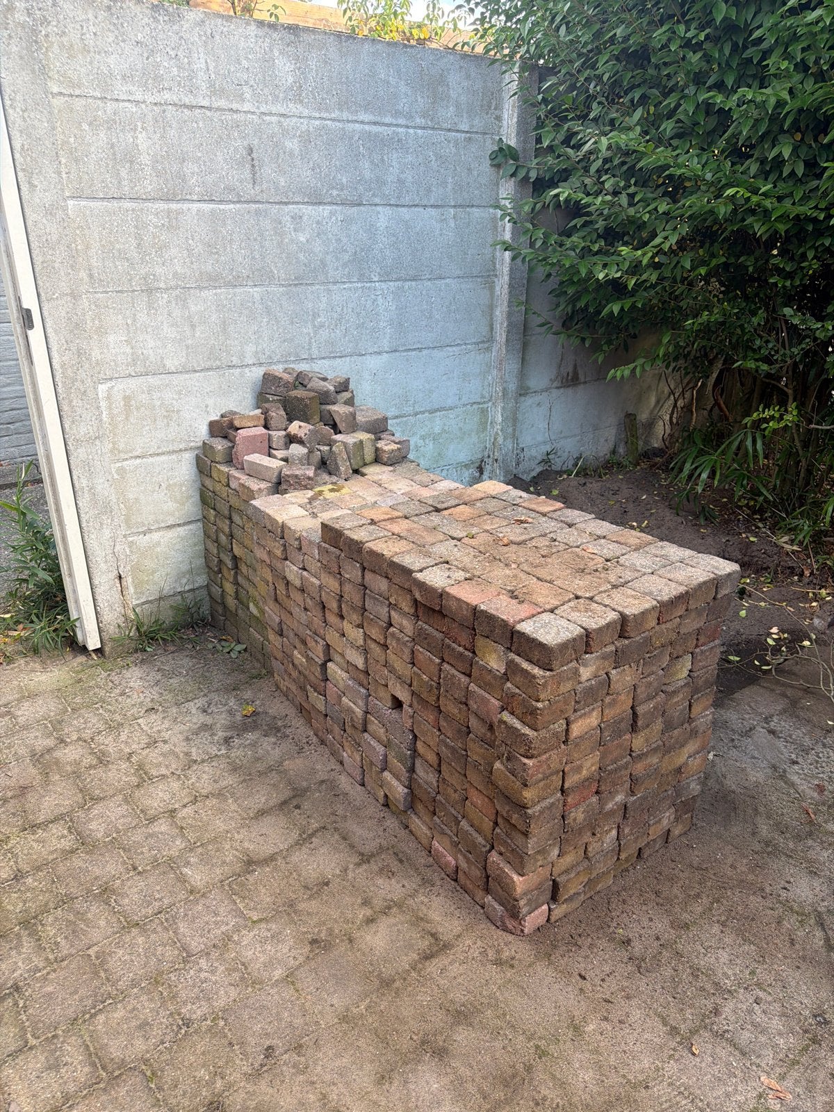 Gebruikte bakstenen voor tuin of bestrating, Ophalen, Gebruikt