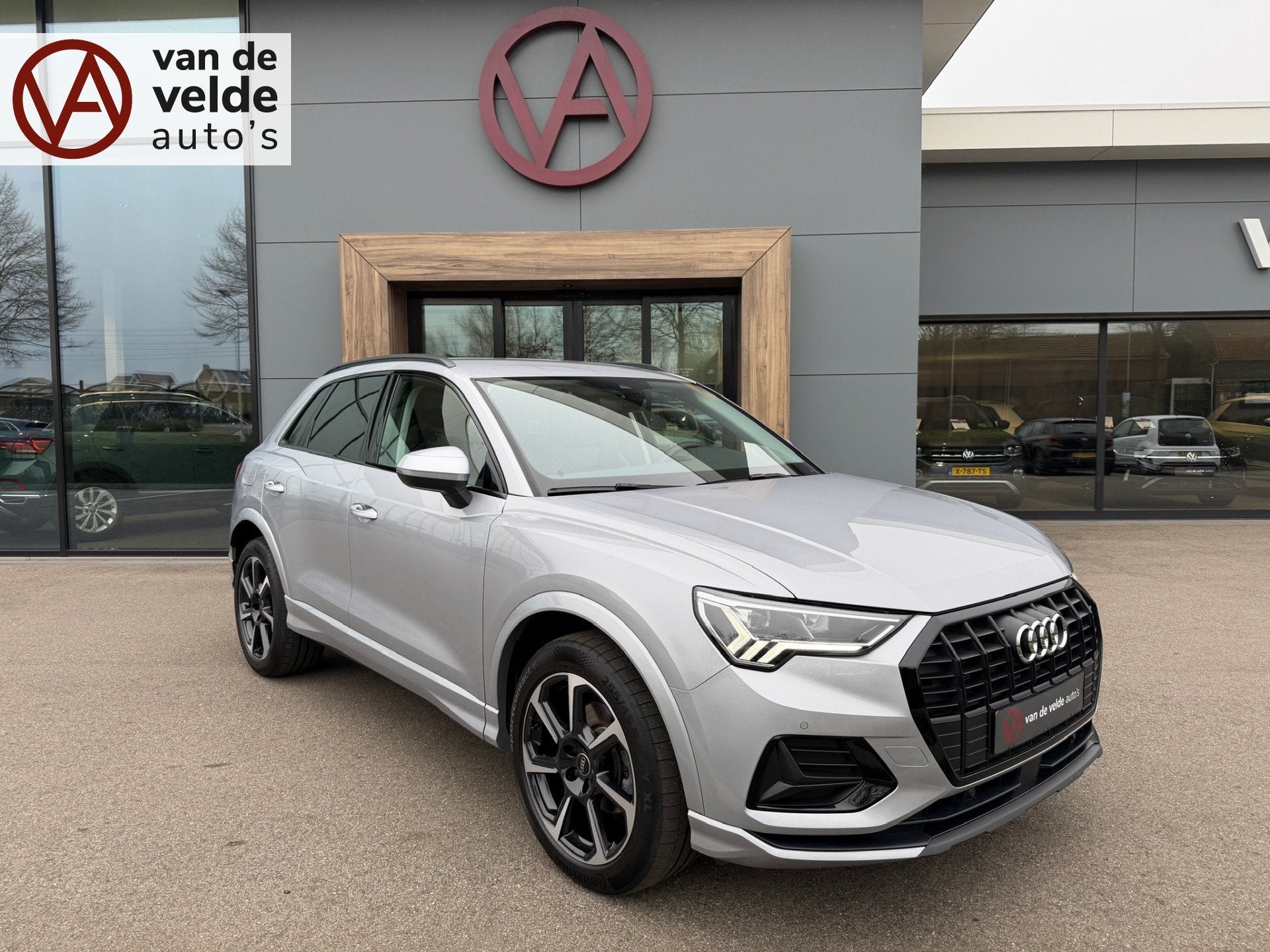 Audi Q3 35 TFSI 150pk S-tronic Advanced | Trekhaak | Zwart o, Auto's, 12 maanden, 15 km/l, Zwart, 4 cilinders