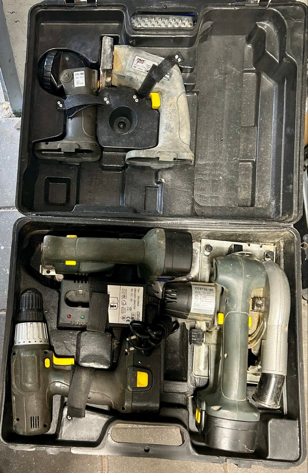 Gereedschapset met accuboormachine, zaag en meer