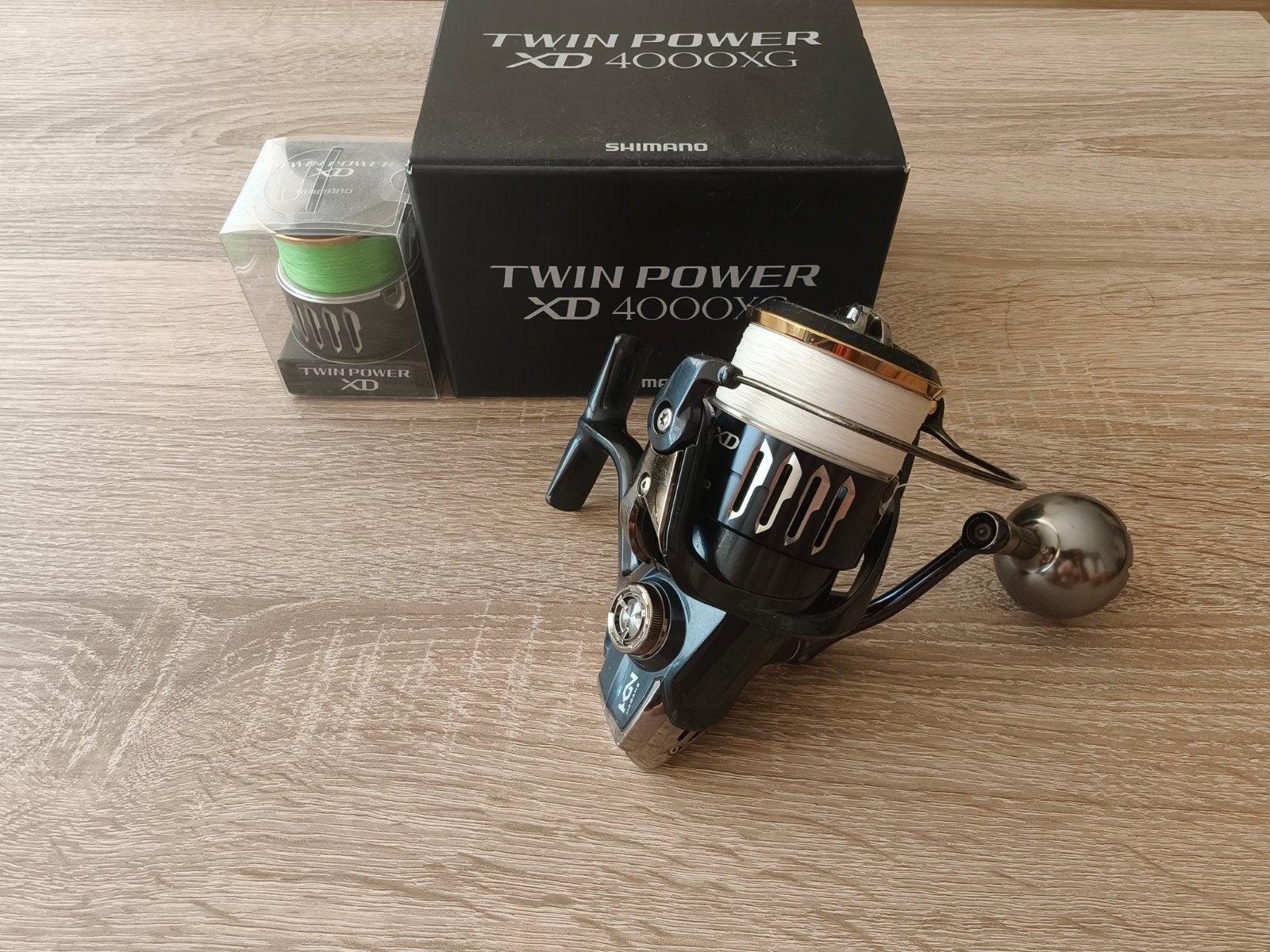 Shimano Twinpower XD 4000XG met extra spoel (z.g.a.n.), Ophalen of Verzenden, Zo goed als nieuw, Molen