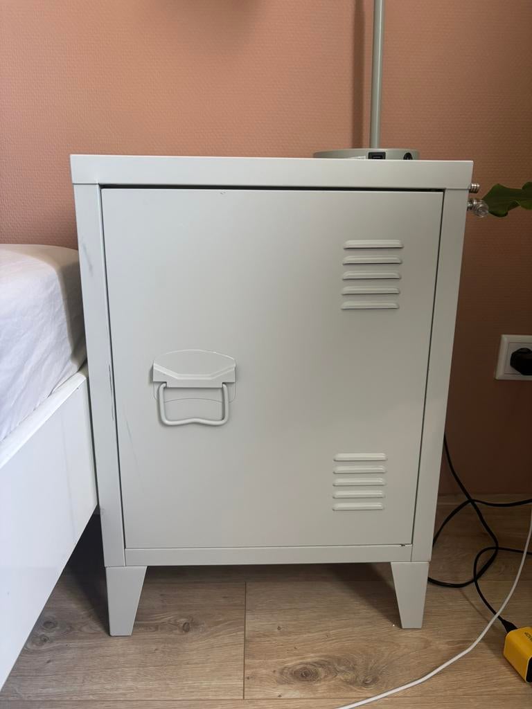 Nachtkastje locker licht grijs, Ophalen of Verzenden, Zo goed als nieuw