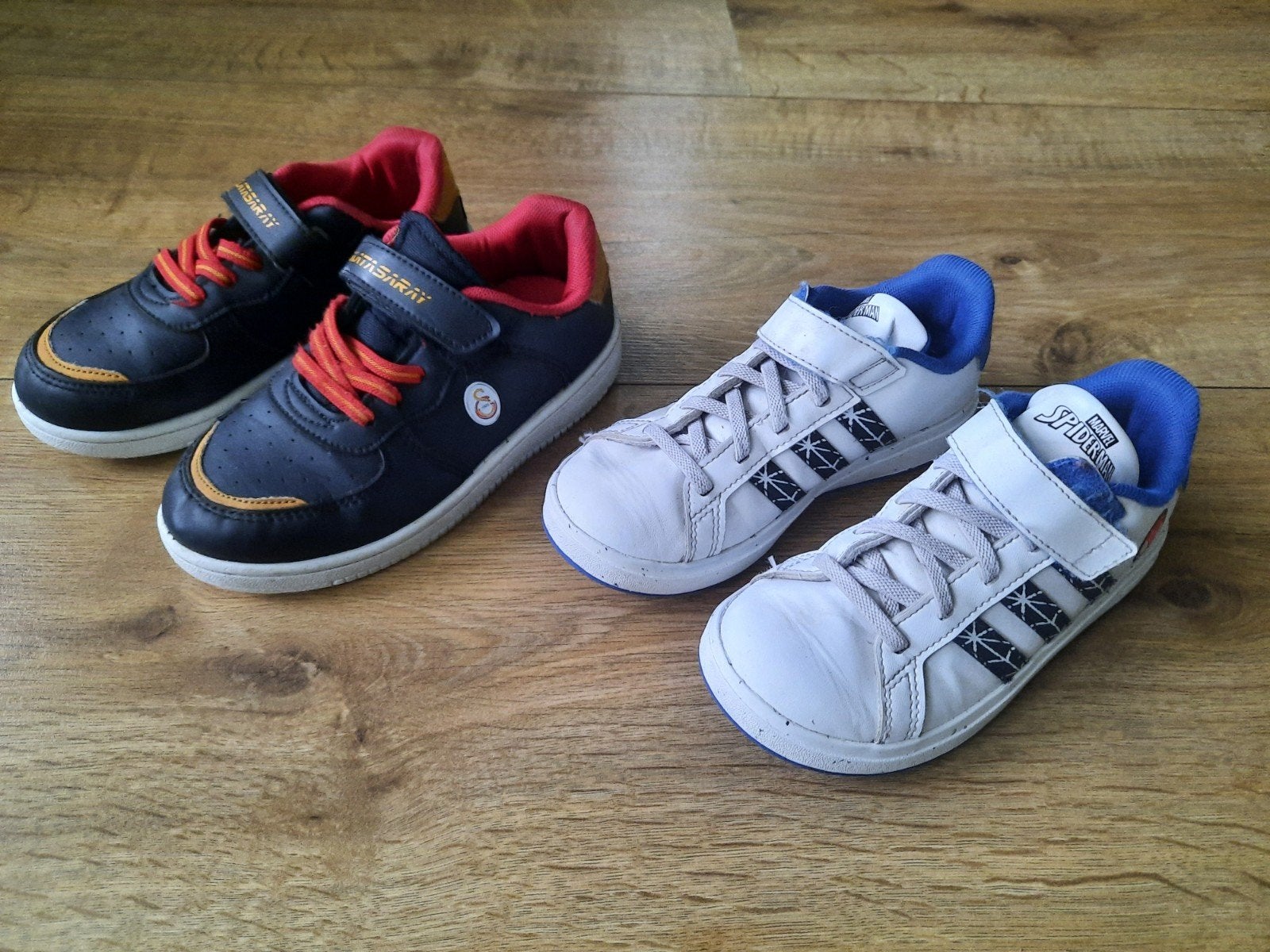 Jongens schoenen maat 31, Ophalen of Verzenden, Gebruikt, Adidas, Galatasaray, Jongen