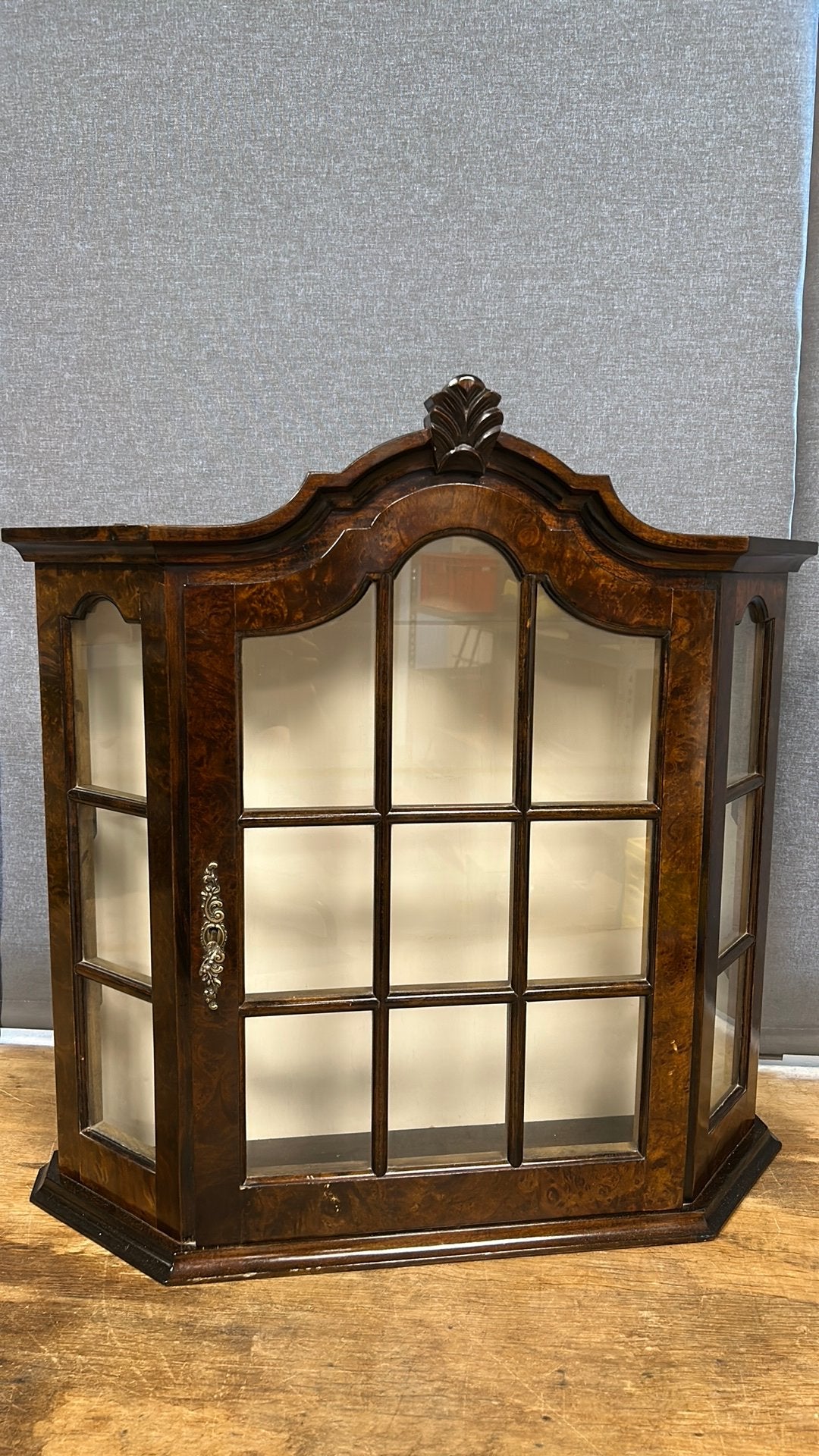 Mooi Antiek vitrine kastje. Wortelnoten hout., Ophalen, 50 tot 100 cm, Zo goed als nieuw, Minder dan 100 cm