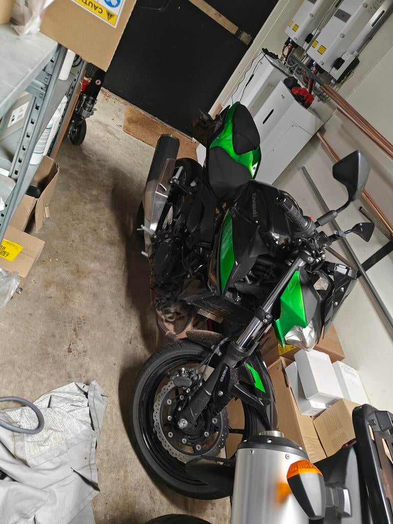Kawasaki z400 a2 8000km, Motoren, 400 cc, Particulier, Minimaal motorrijbewijs A2, Handgeschakeld