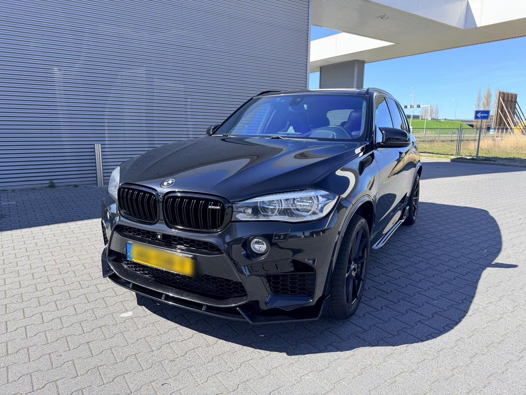 BMW X5M Comp Individual Full | B&O | Pano | Carbonpakket, Automaat, Parkeerassistent, Zwart, Leder