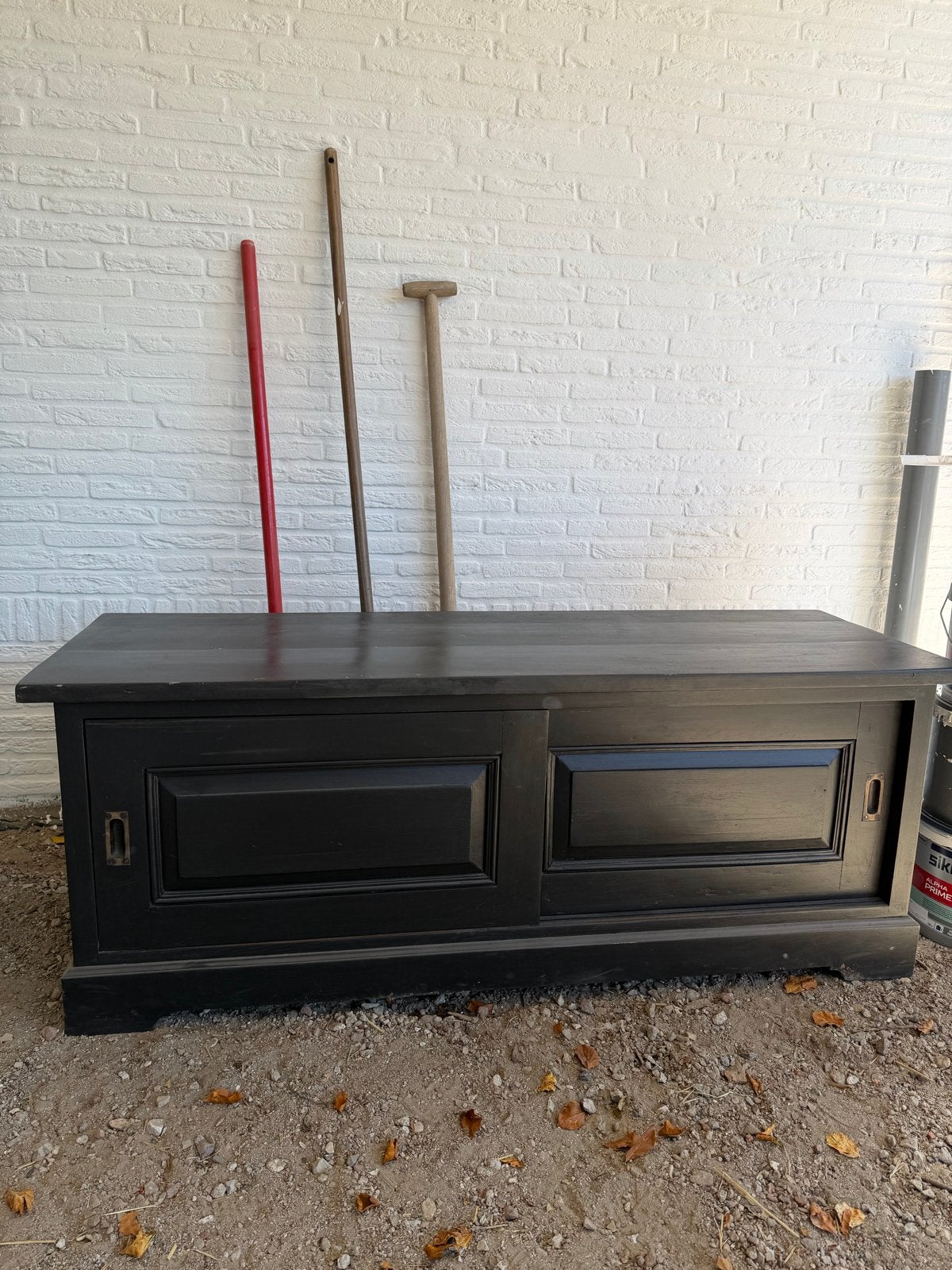 Zwart houten dressoir met schuifdeuren (tv kast), Huis en Inrichting, Kasten | Televisiemeubels, Ophalen, Gebruikt, 100 tot 150 cm