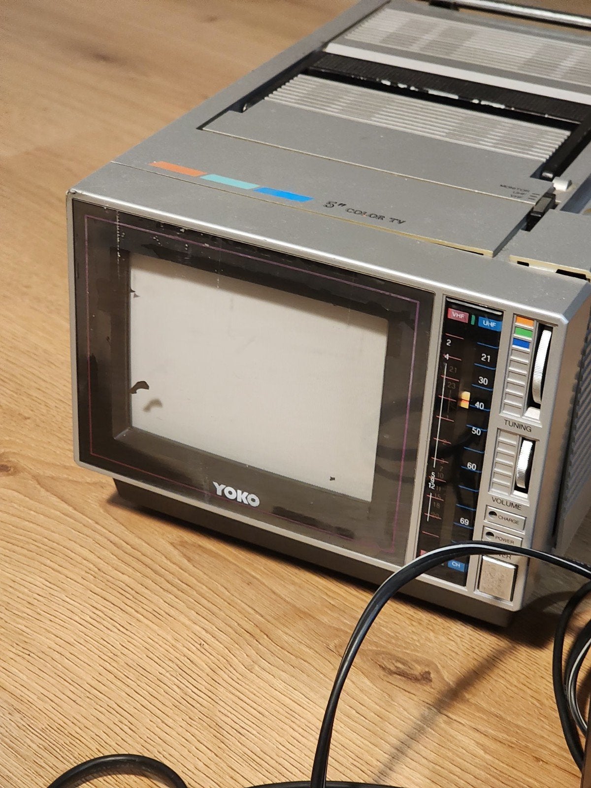 Vintage Yoko 5" kleurentelevisie met radio en adapter, Ophalen of Verzenden, Gebruikt, Minder dan 40 cm, Overige merken