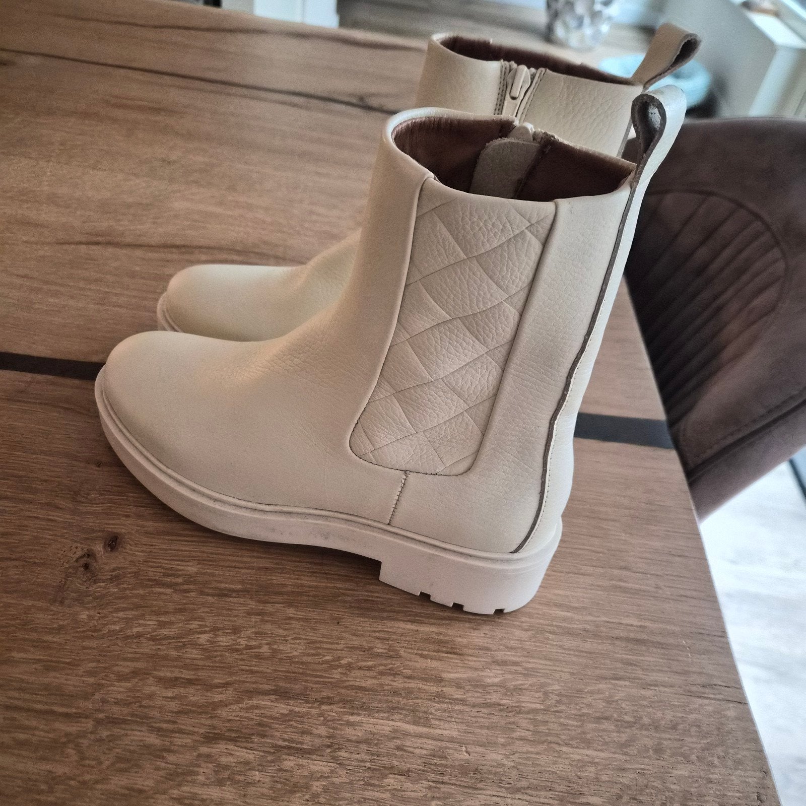 Nieuwe beige leren laarzen met rits - Maat 37, Ophalen of Verzenden, Nieuw, Beige, Lage of Enkellaarzen