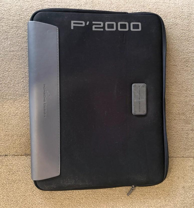 Origineel porsche design laptop hoes / sleeve

Geschikt voor, Computers en Software, Laptophoezen, Ophalen of Verzenden, 14 inch