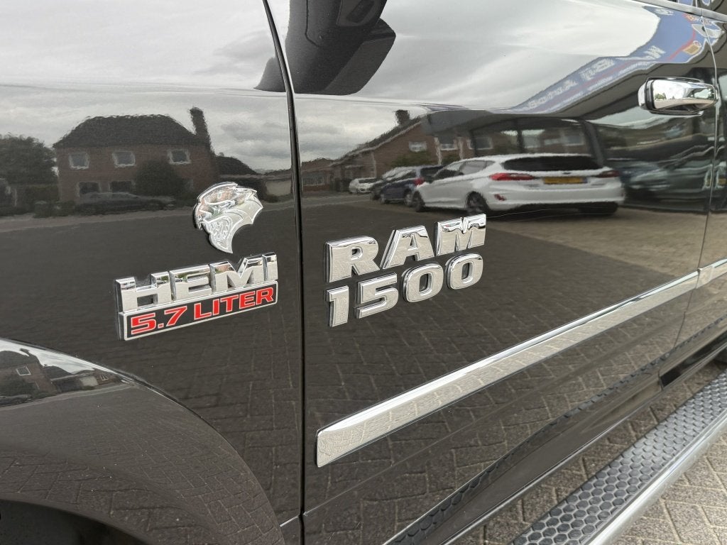 RAM Ram 1500 5.7 V8 QC 6'4 (bj 2018), Auto's, Gebruikt, 5654 cc, 402 pk, Zwart