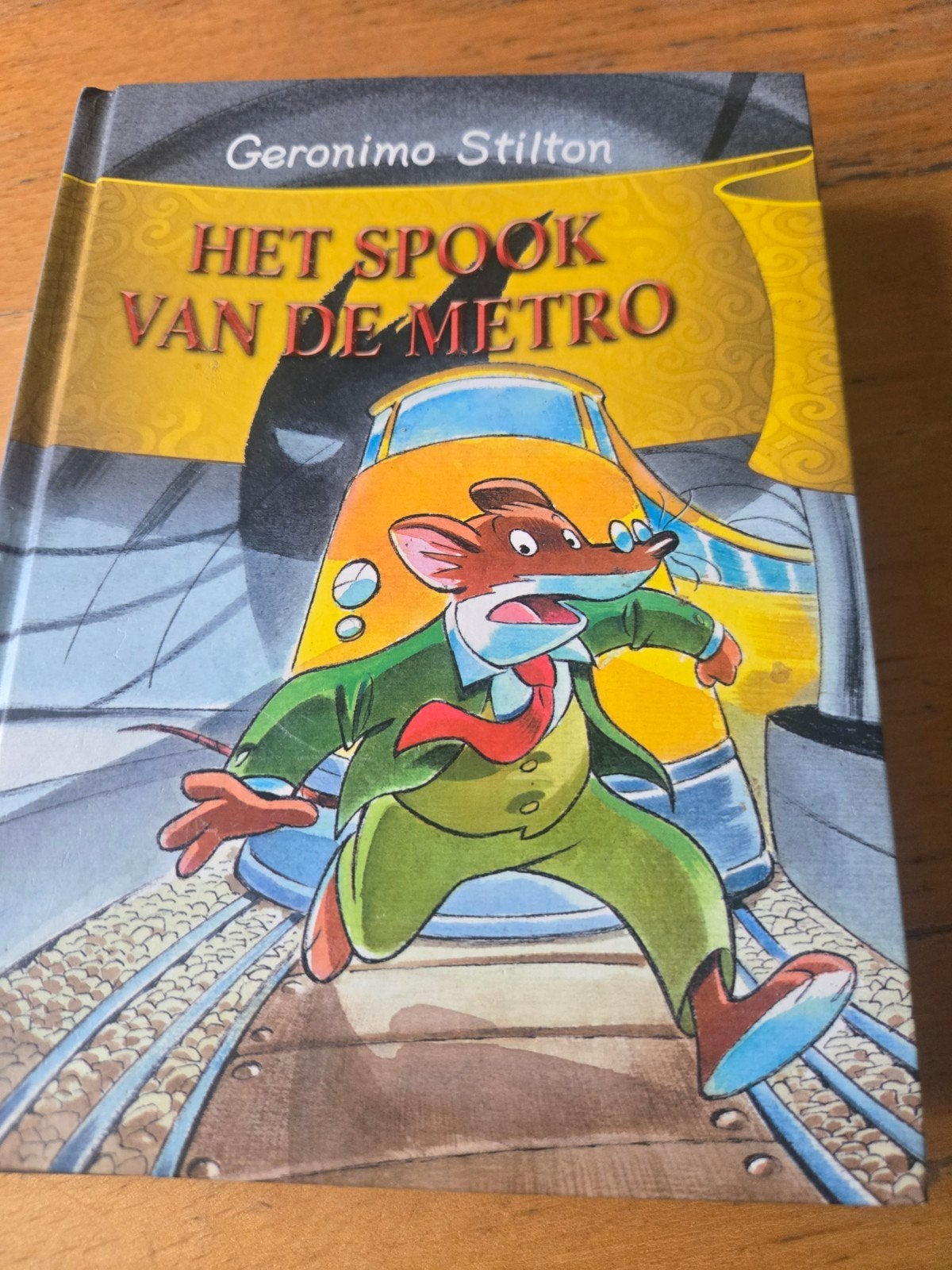 Geronimo Stilton - Het spook van de Metro, Boeken, Fictie algemeen, Geronimo Stilton, Ophalen of Verzenden, Zo goed als nieuw