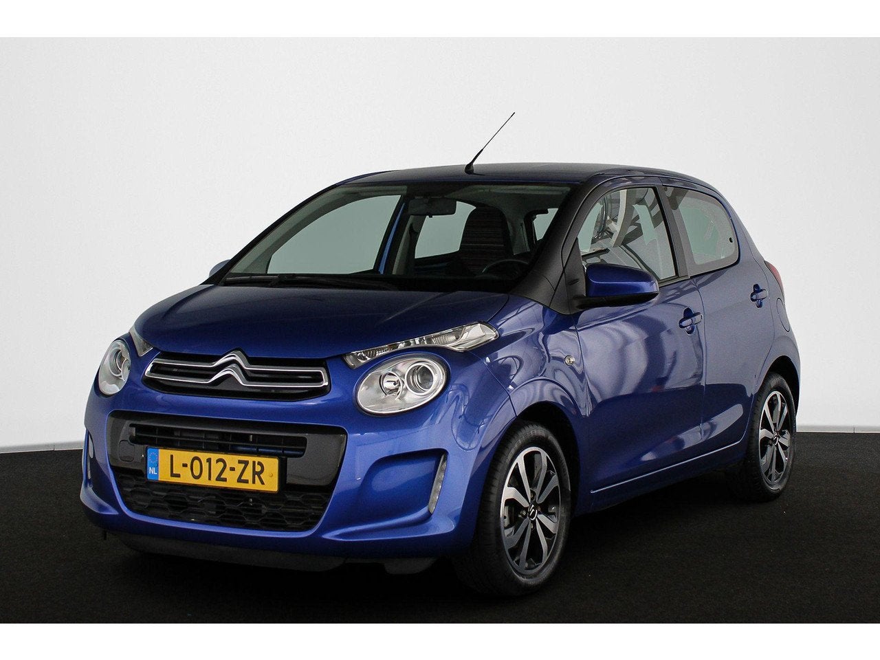 Citroën C1 1.0 VTi Shine Achteruitrijcamera Navigatie Airco, Gebruikt, 4 stoelen, C1, Bedrijf